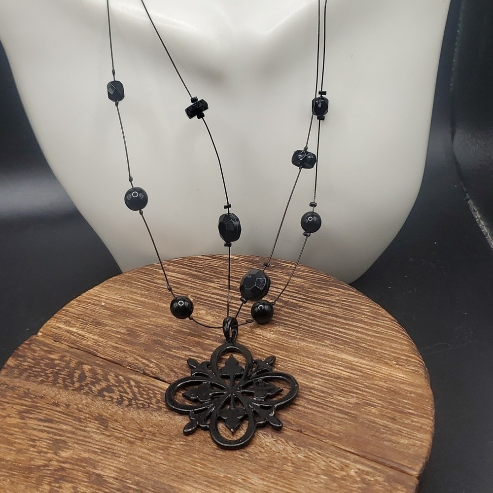 N3227 celtic illusion floating beaded necklace Gothic‎ queen
